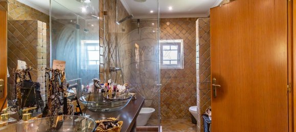 4 bedrooms House in Almada, Portugal No. 22609 24