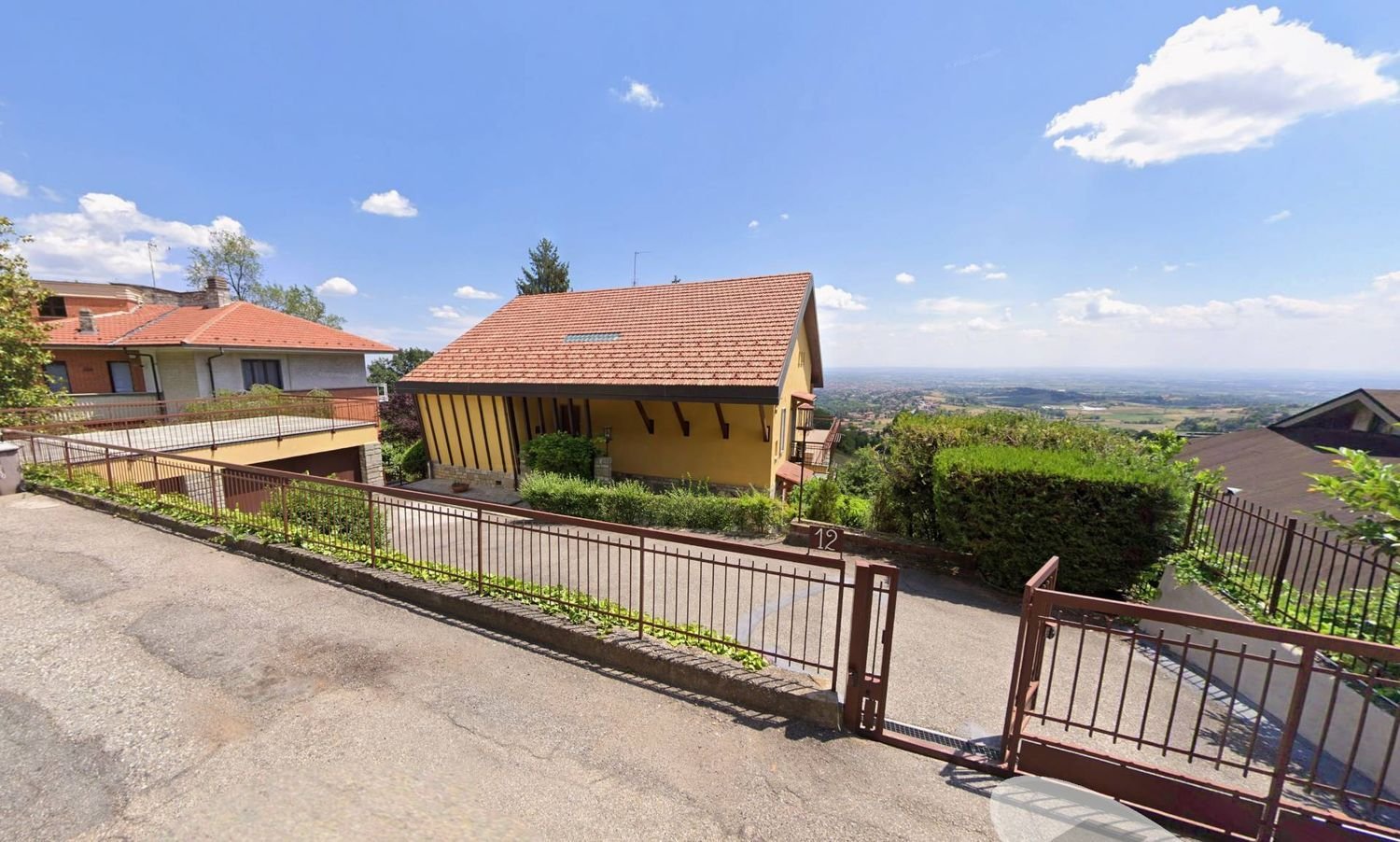 6 rooms Apartment in Pino Torinese, Italy No. 214426