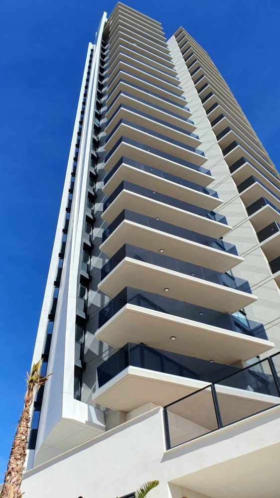 Apartamento de 2 dormitorios en Benidorm, Spain No. 11214