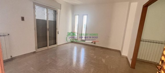 6 rooms Apartment in Comiso, Italy No. 114181 4