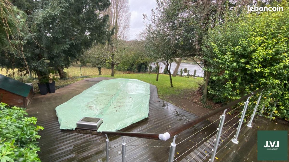 894m² Land in Deuil-la-Barre, France No. 151384