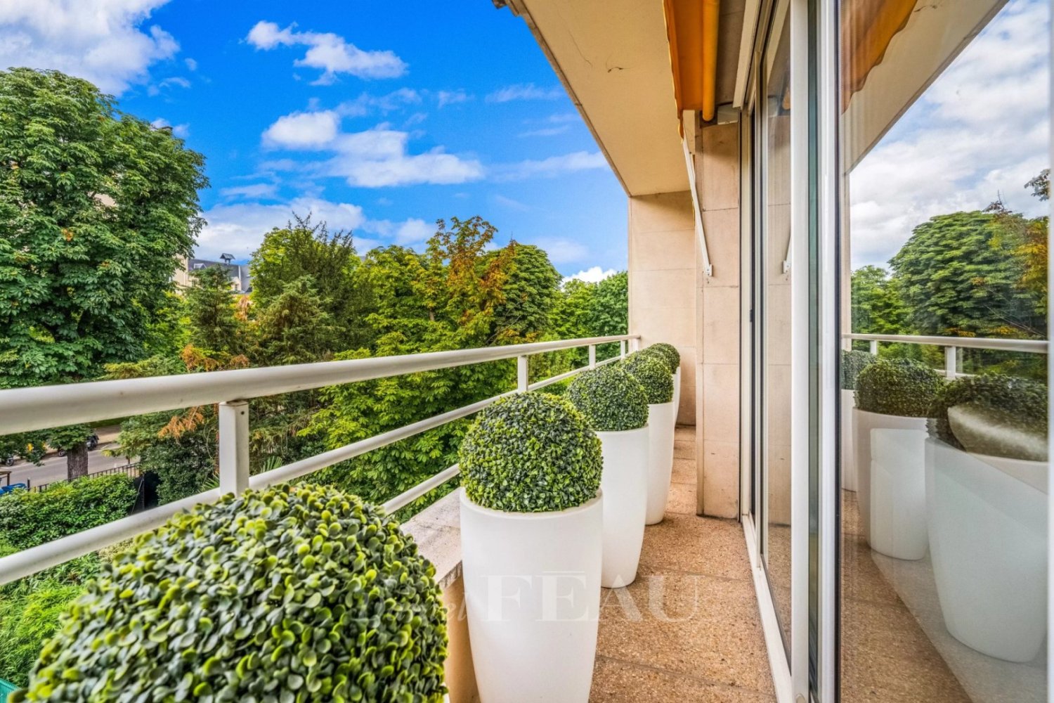 3 bedrooms Apartment in Neuilly-sur-Seine, France No. 347952