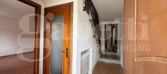 8 Schlafzimmer Haus in Collegno, Italy, Nr. 355622 17