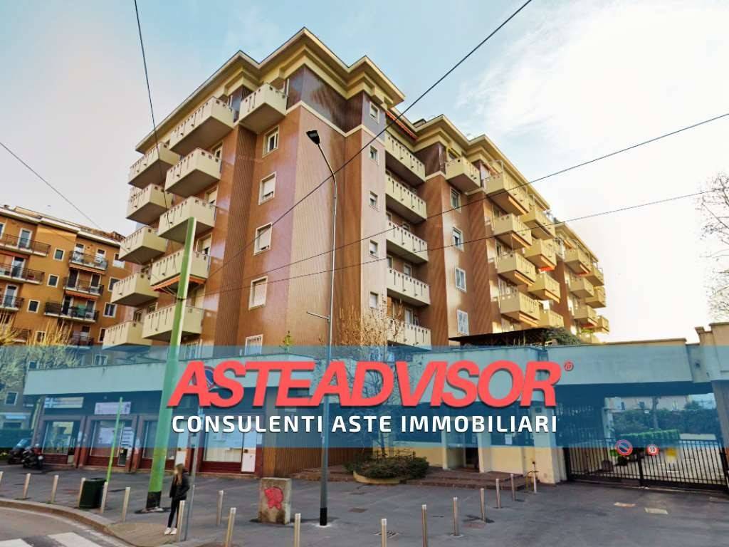 3 bedrooms Apartment in Milan, Italy No. 331576