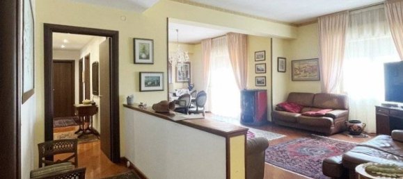 2 Schlafzimmer Wohnung in Reggio Calabria, Italy, Nr. 27860 4