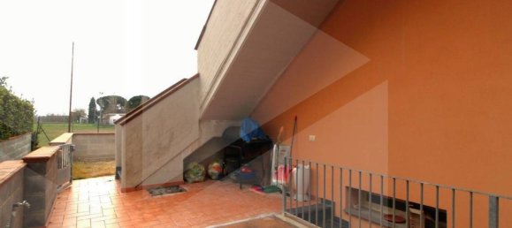 Dúplex de 3 habitaciónes en Pontedera, Italy No. 21799 12