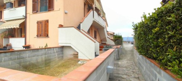 Dúplex de 3 habitaciónes en Pontedera, Italy No. 21799 16