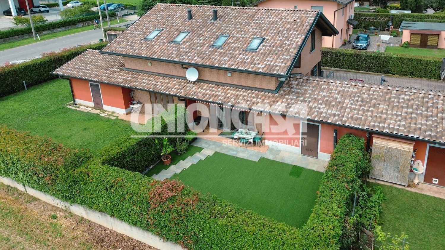 4 rooms House in Fenegrò, Italy No. 264897