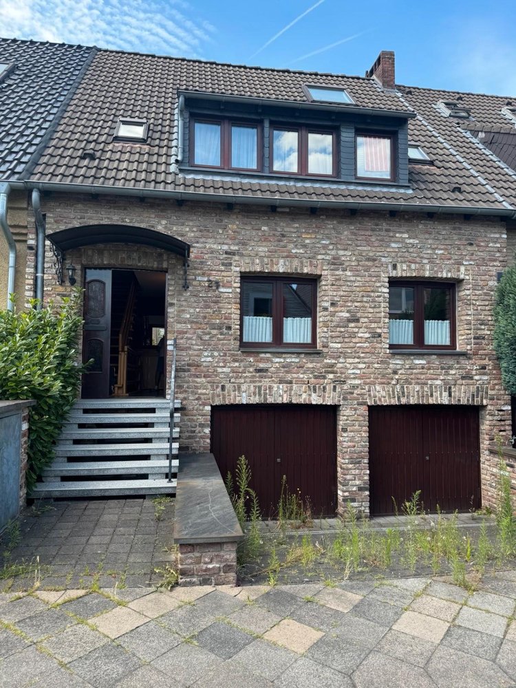 7 rooms Townhouse in Dusseldorf, Germany No. 236856