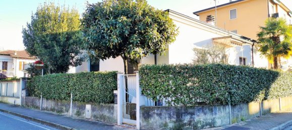 Villa de 5 habitaciónes en Treviglio, Italy No. 112394 2