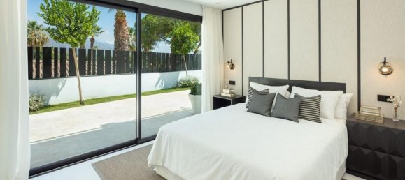 5 bedrooms Villa in Marbella, Spain No. 71489 13