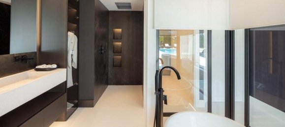 5 bedrooms Villa in Marbella, Spain No. 71489 8