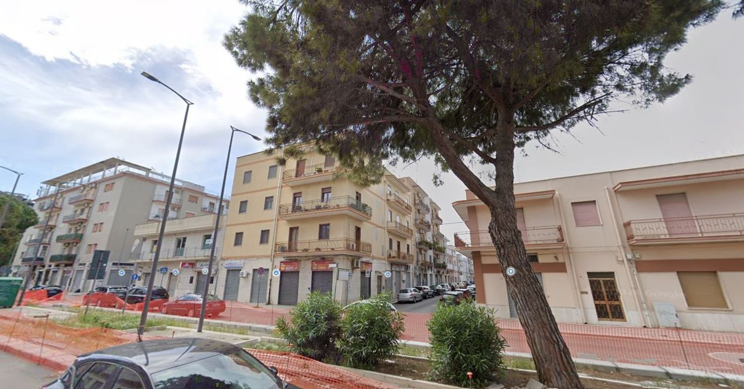 170m² Commercial property in Brindisi, Italy No. 41963