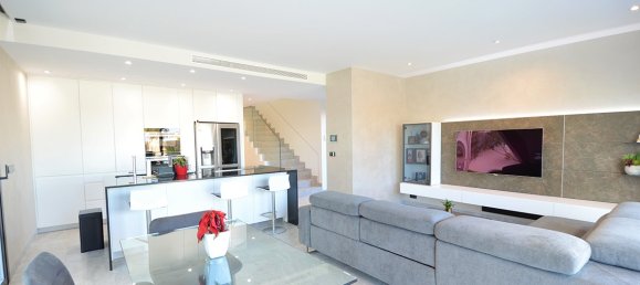 4 bedrooms Villa in Villamartin, Spain No. 1098 7