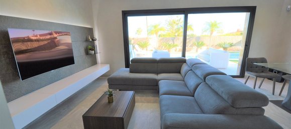 4 bedrooms Villa in Villamartin, Spain No. 1098 8