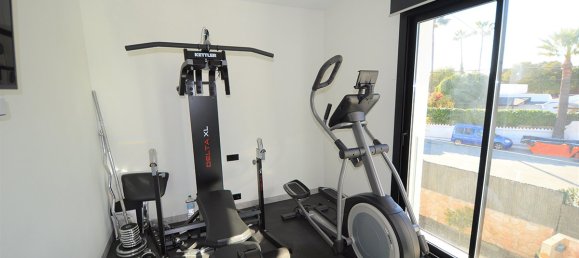 4 bedrooms Villa in Villamartin, Spain No. 1098 10