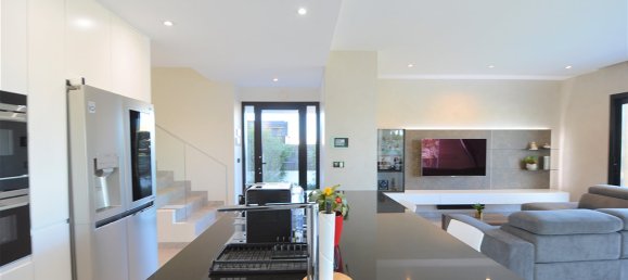 4 bedrooms Villa in Villamartin, Spain No. 1098 6