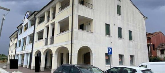 76m² Commercial property in Campodarsego, Italy No. 220902 3