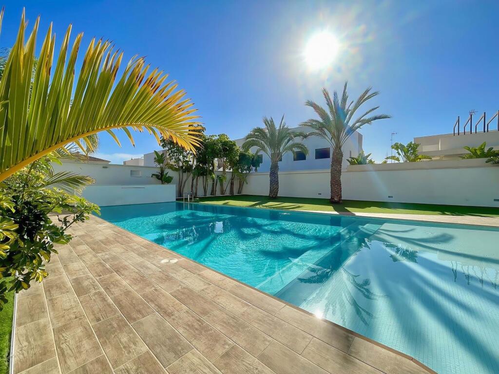 3 bedrooms Apartment in Alicante, Spain No. 205544