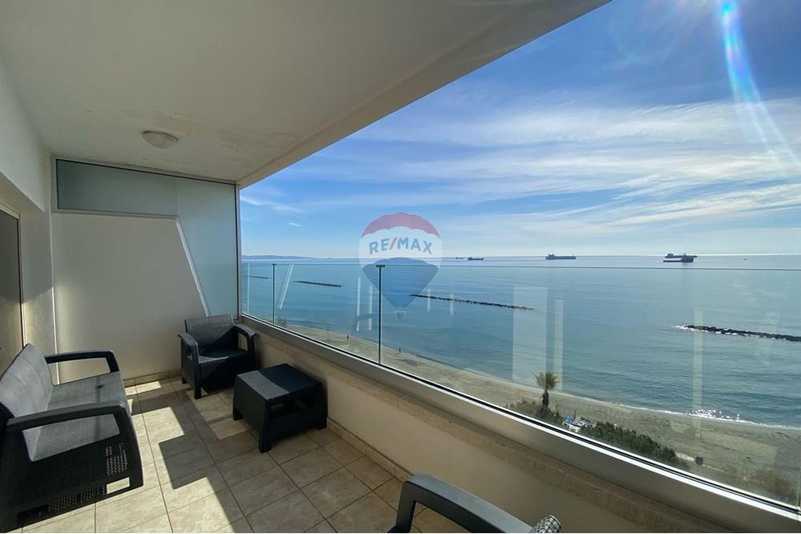 3 bedrooms Apartment in Limassol, Cyprus No. 19709