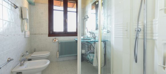 3-salle Appartement à Peschiera del Garda, Italy No. 83376 12