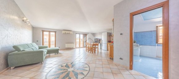 3 rooms Apartment in Rome, Italy No. 281236 2