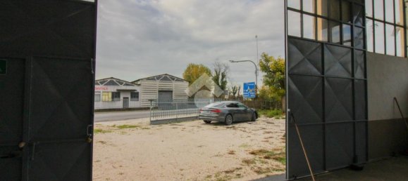 3 rooms Warehouse in Soresina, Italy No. 353970 4