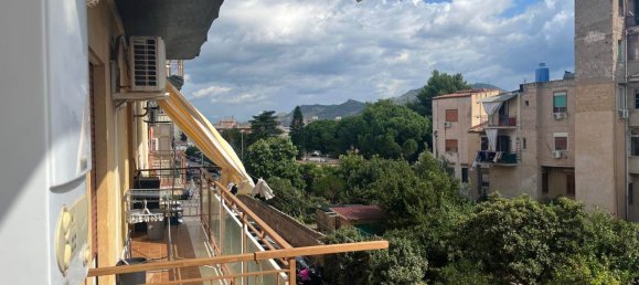 4 bedrooms Apartment in Palermo, Italy No. 52264 3