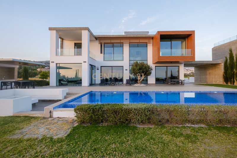 4 bedrooms Villa in Pegeia, Cyprus No. 18425