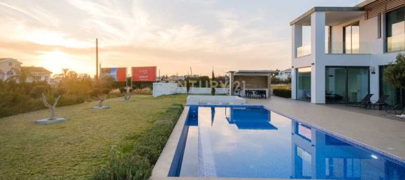 4 bedrooms Villa in Pegeia, Cyprus No. 18425 7