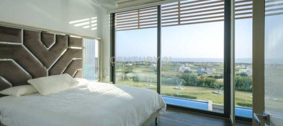 4 bedrooms Villa in Pegeia, Cyprus No. 18425 2