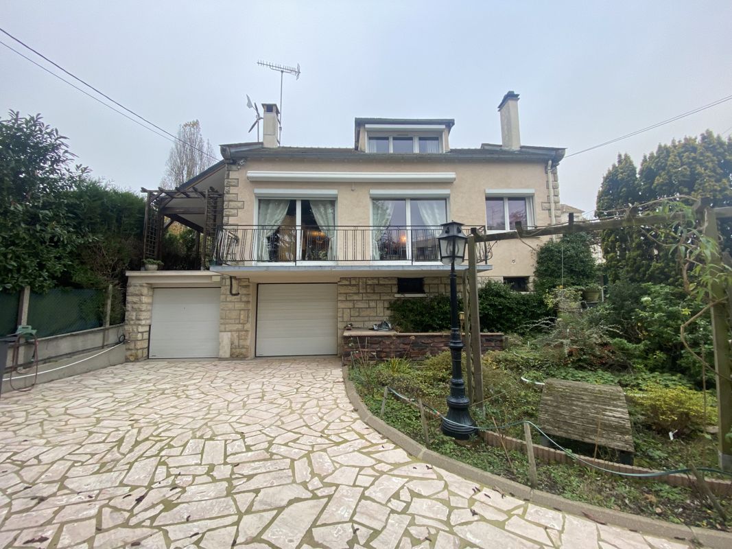 3 bedrooms House in Palaiseau, France No. 148382