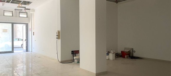 115m² Commercial property in Catanzaro, Italy No. 13087 6