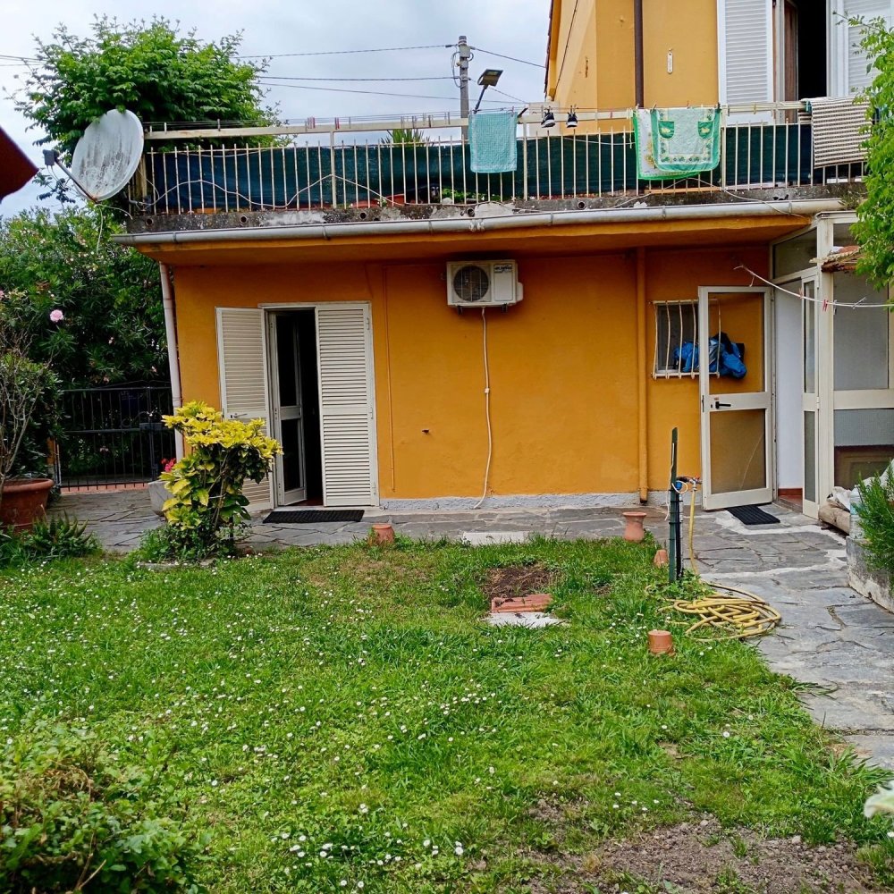 3 bedrooms House in Ameglia, Italy No. 318694