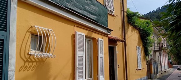 3 bedrooms House in Ameglia, Italy No. 318694 2