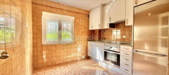 Apartamento de 2 dormitorios en Avilés, Spain No. 172404 2