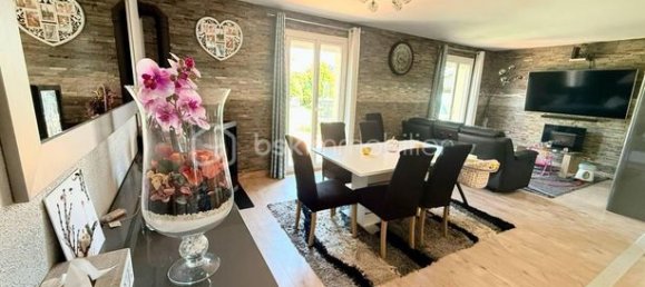 3 bedrooms House in Valdampierre, France No. 305596 2