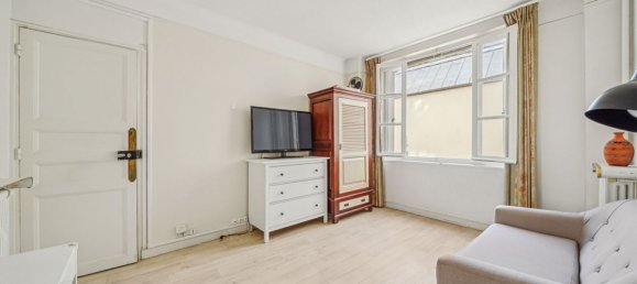 Studio in Paris, France No. 362752 3