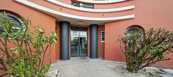 Studio in Paris, France No. 362752 11