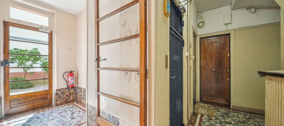 Studio in Paris, France No. 362752 13