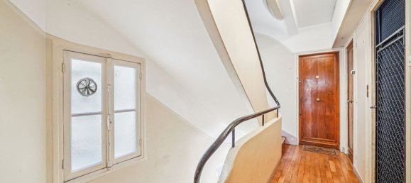 Studio in Paris, France No. 362752 14