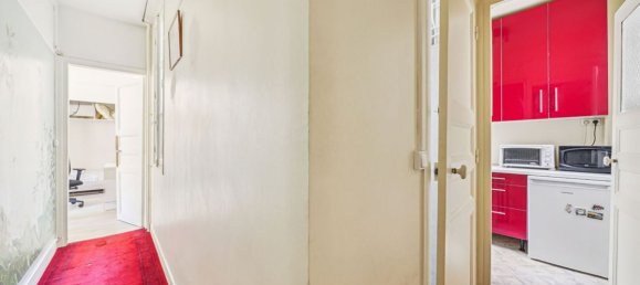 Studio in Paris, France No. 362752 10