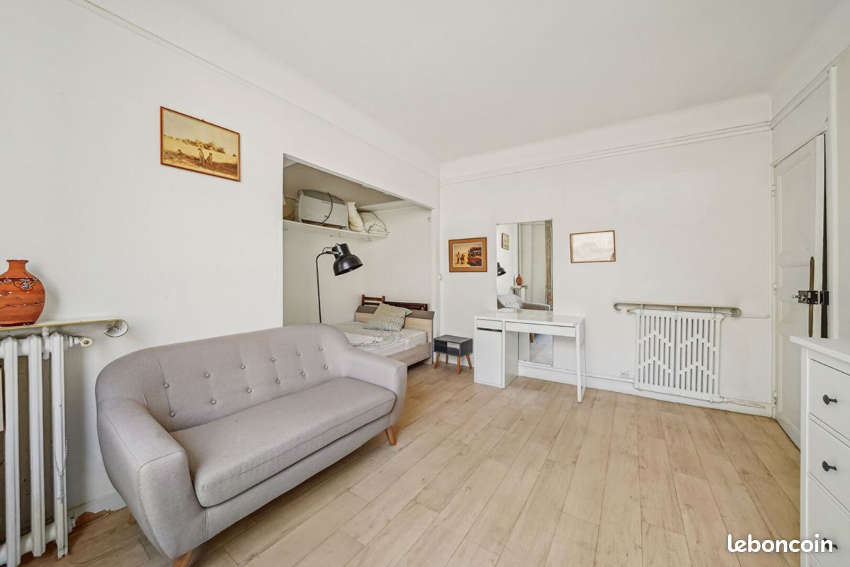 Studio in Paris, France No. 362752