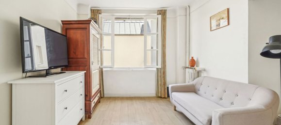 Studio in Paris, France No. 362752 4