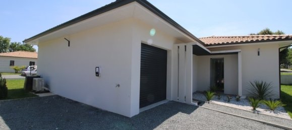 3 bedrooms House in Baron, France No. 192611 6