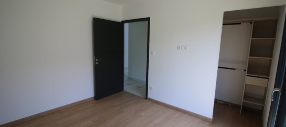 3 bedrooms House in Baron, France No. 192611 12