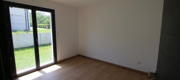 3 bedrooms House in Baron, France No. 192611 9