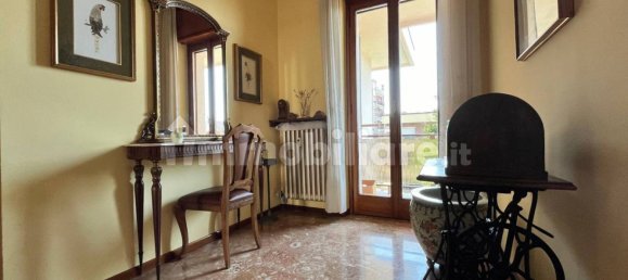 Apartamento de 5 dormitorios en Mariano Comense, Italy No. 259481 10