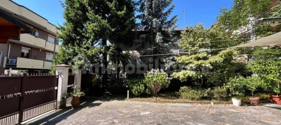 Apartamento de 5 dormitorios en Mariano Comense, Italy No. 259481 4