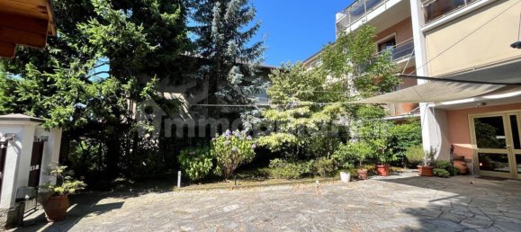 Apartamento de 5 dormitorios en Mariano Comense, Italy No. 259481 2